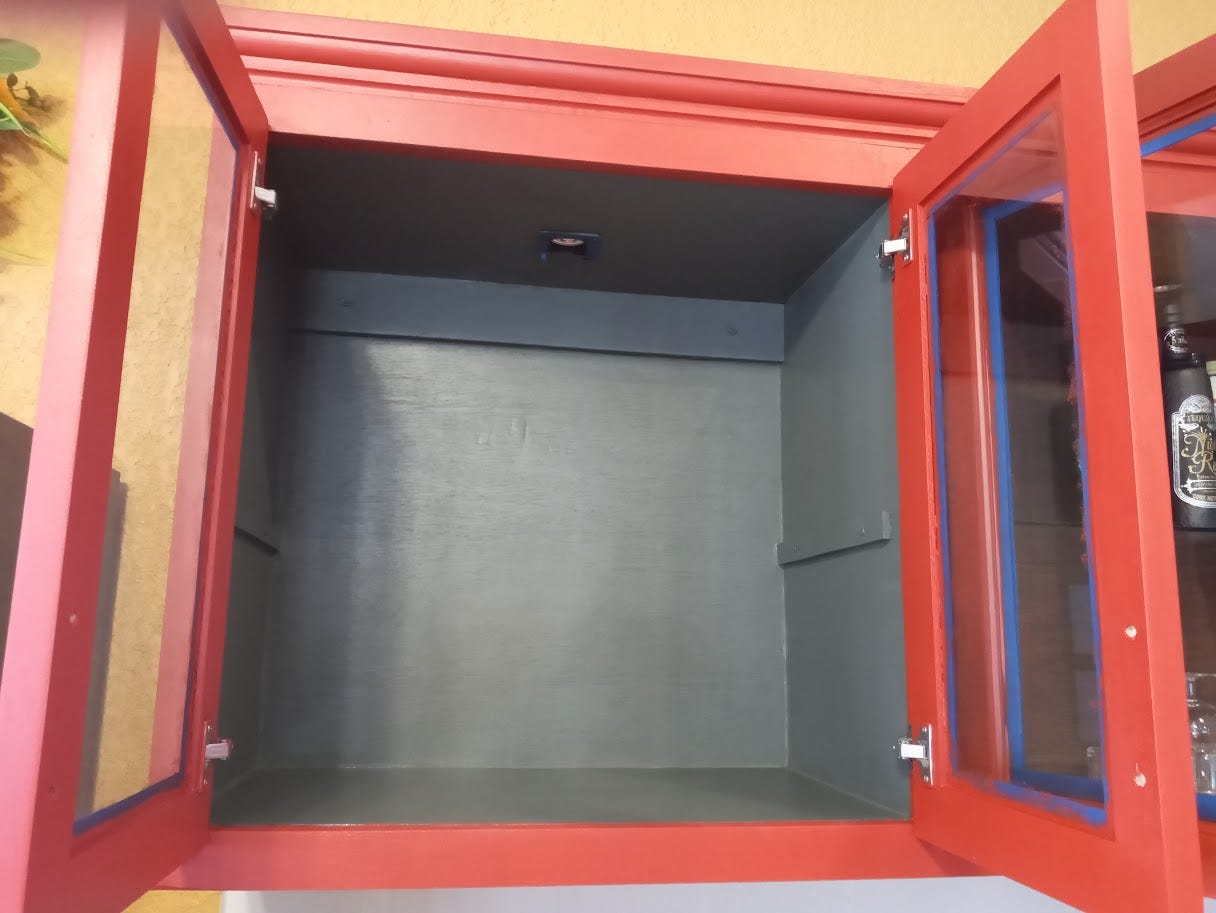 inside_kitchen_cabinets_1