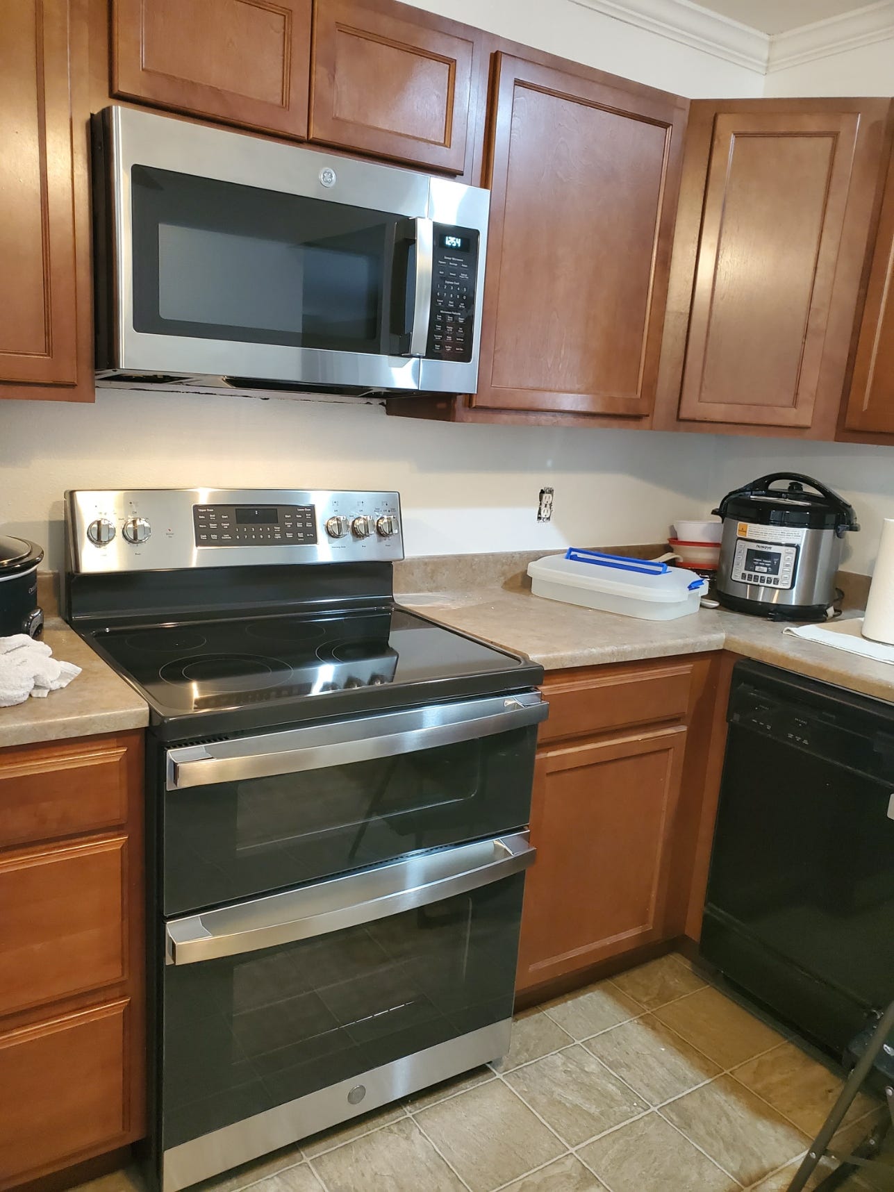 kitchen_with_stove_before_1